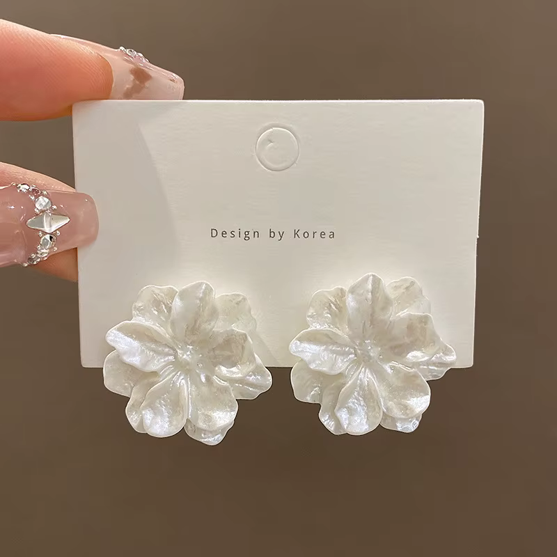 Grande fleur de camélia blanche