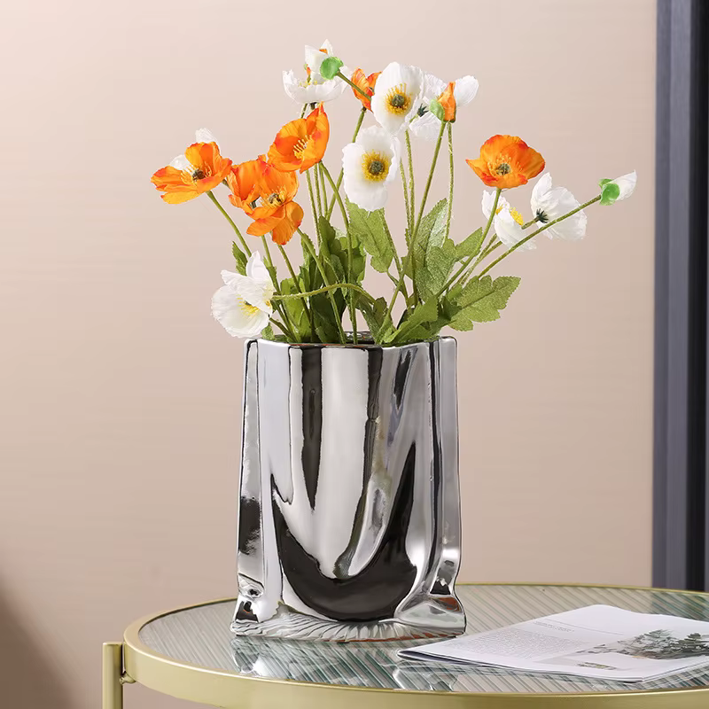 Vase à fleurs en céramique à volants en argent