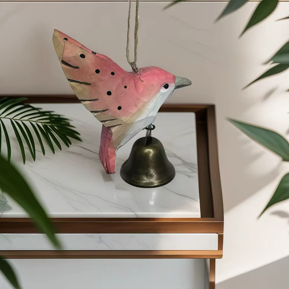 Figurine d'oiseau colibri sculptée à la main en bois avec clochette